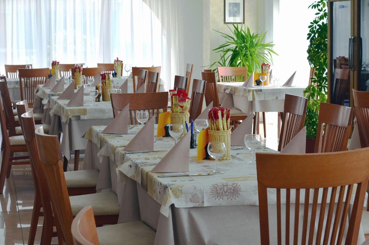 Hotel Europa Misano Adriatico Extérieur photo